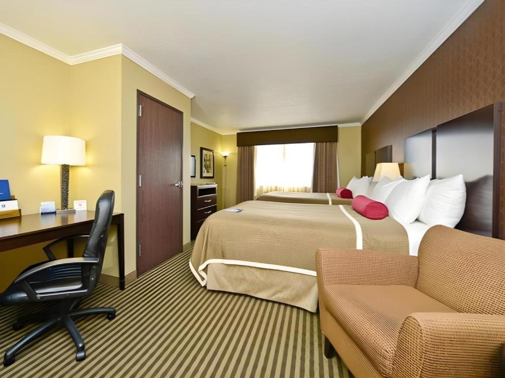 Best Western Plus Olathe Hotel Exterior foto